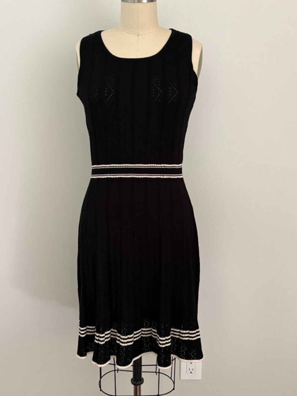 Taylor Black Sleeveless Knit Dress White Striped Hem Preppy Tenniscore Chic S